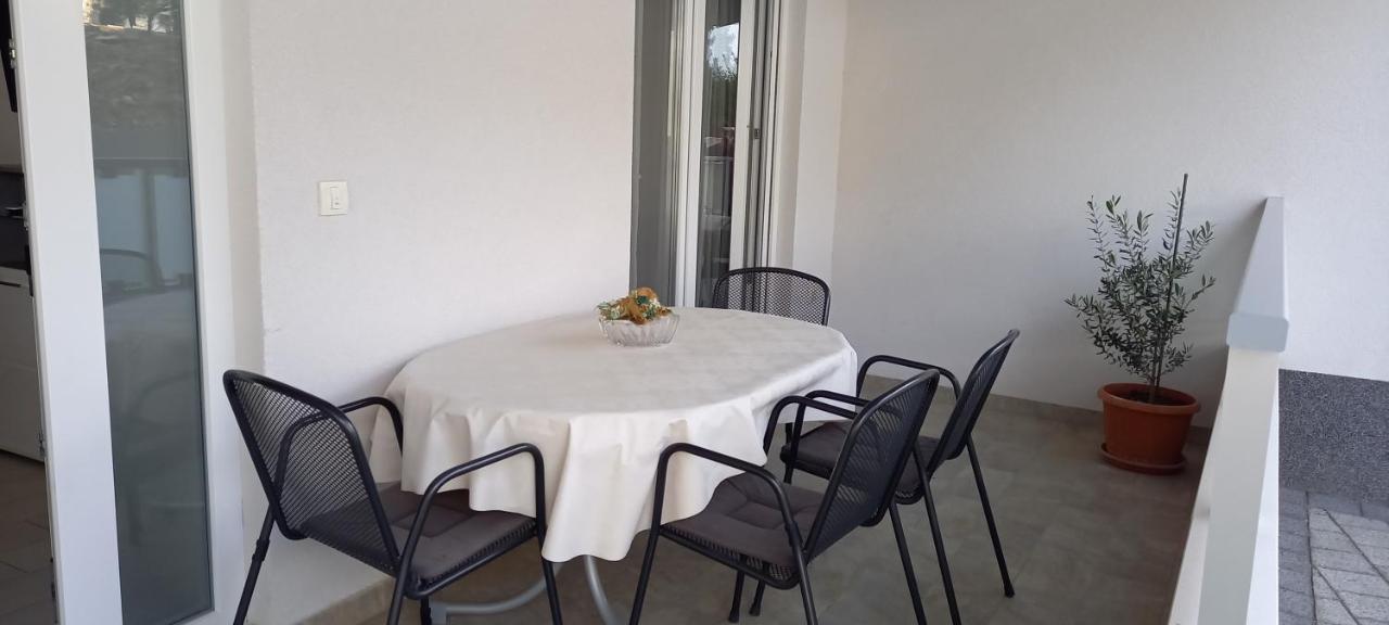 Apartments Danica Промайна Екстер'єр фото
