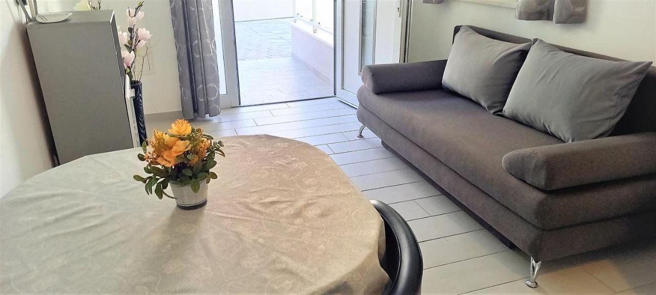 Apartments Danica Промайна Екстер'єр фото