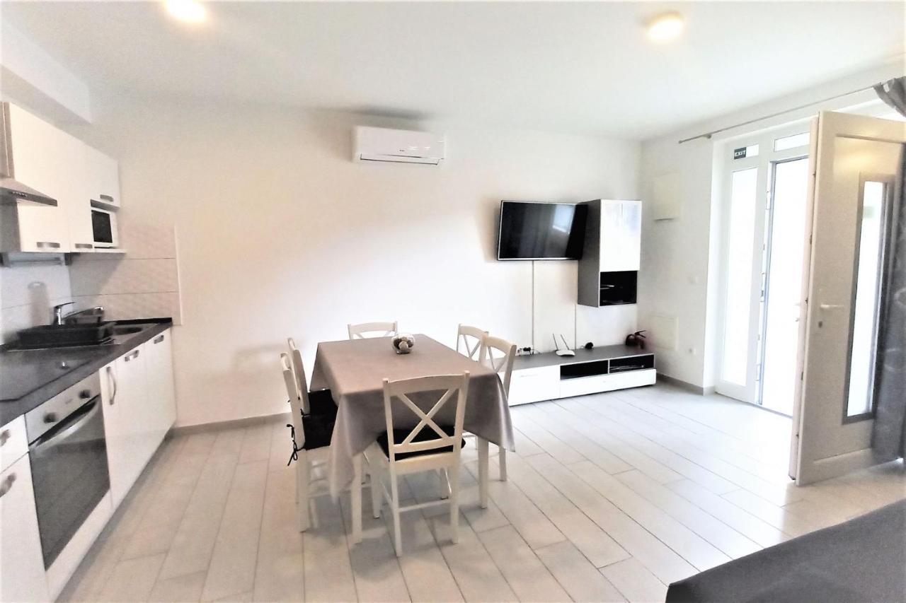 Apartments Danica Промайна Екстер'єр фото
