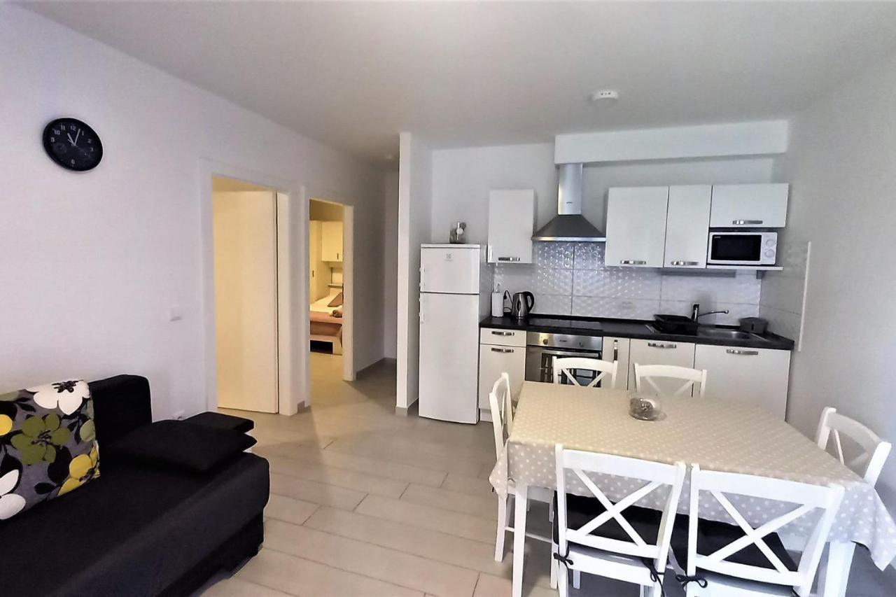 Apartments Danica Промайна Екстер'єр фото
