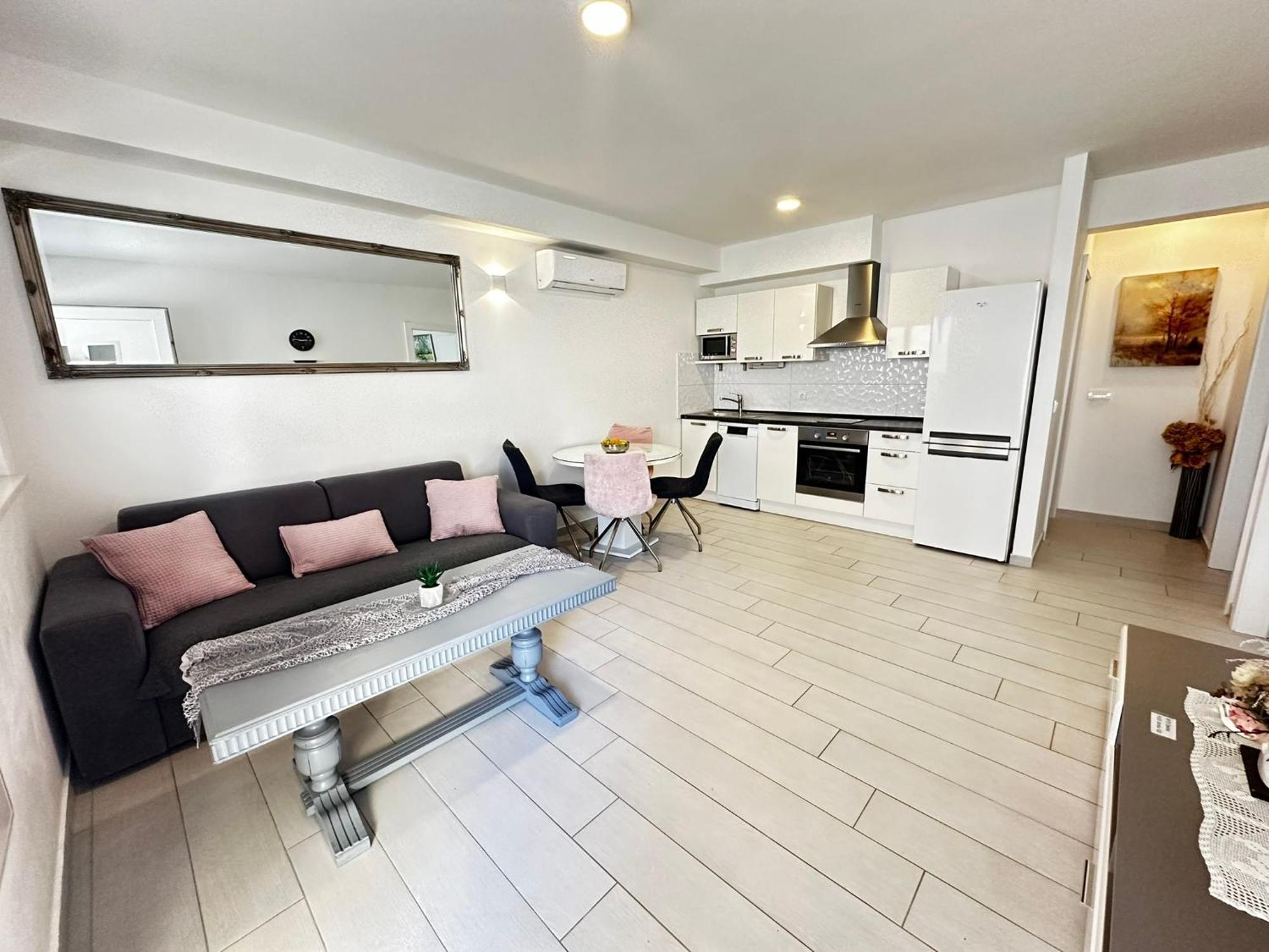 Apartments Danica Промайна Екстер'єр фото
