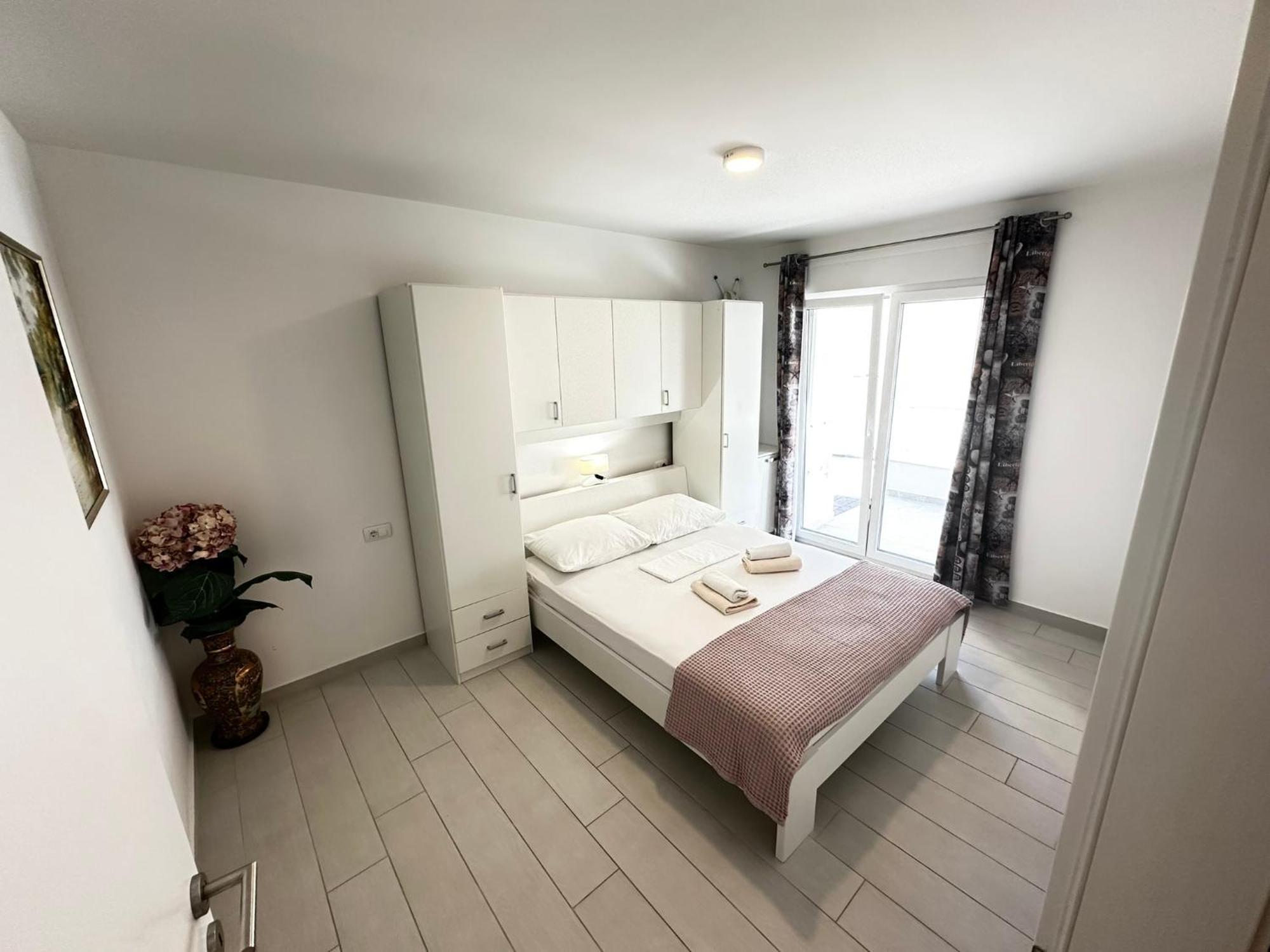 Apartments Danica Промайна Екстер'єр фото