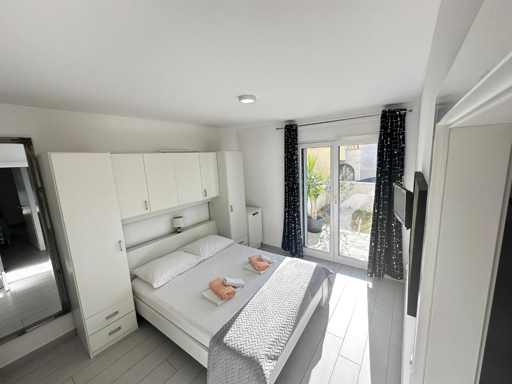 Apartments Danica Промайна Екстер'єр фото