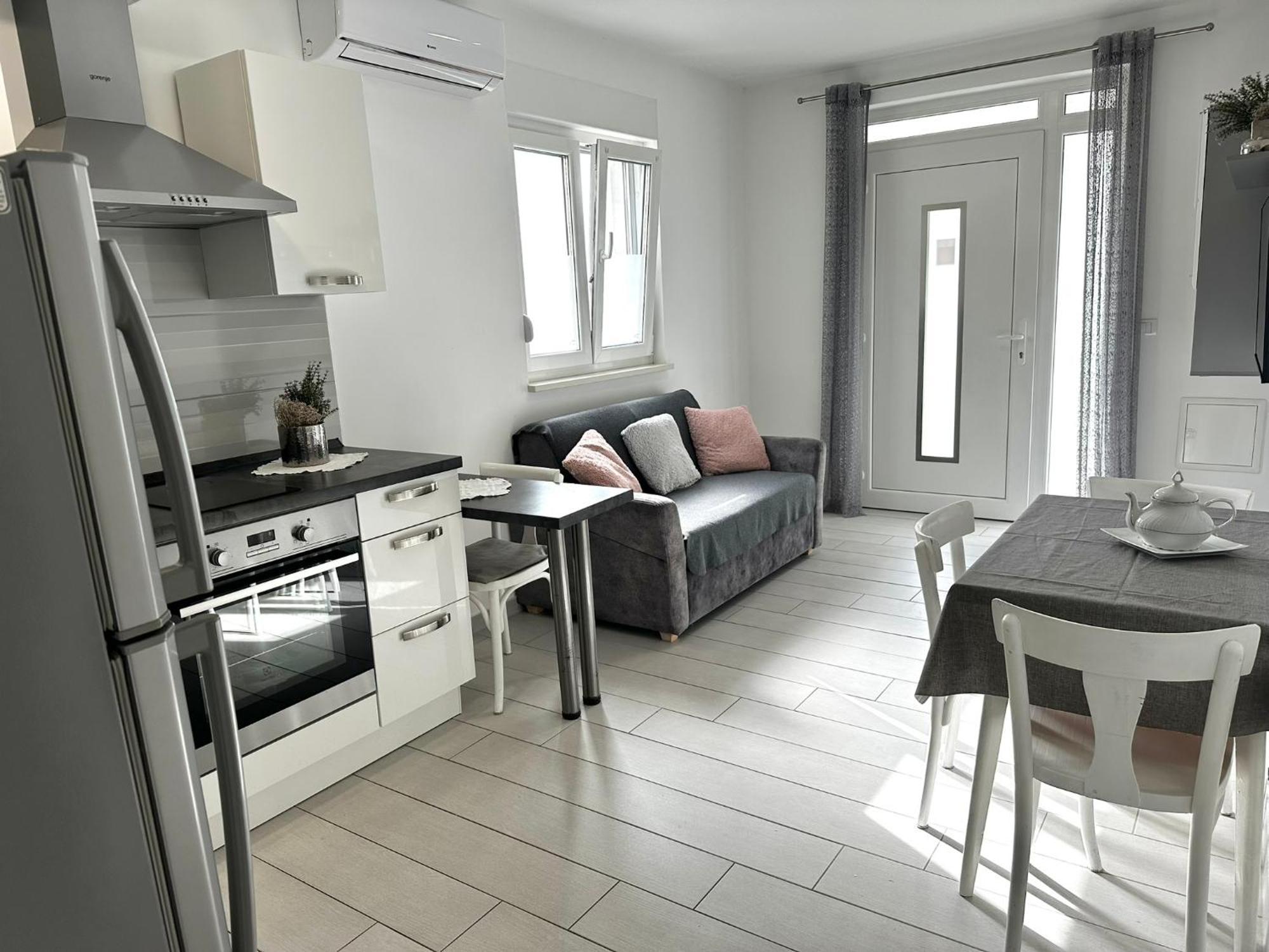 Apartments Danica Промайна Екстер'єр фото