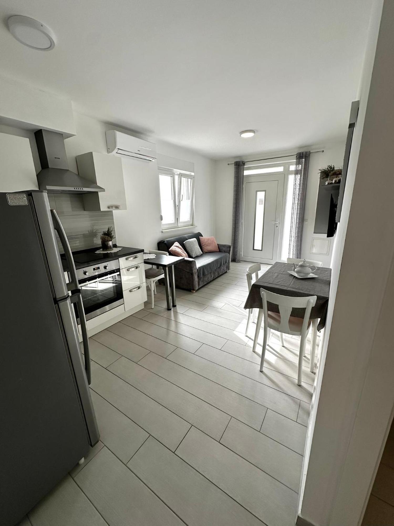 Apartments Danica Промайна Екстер'єр фото