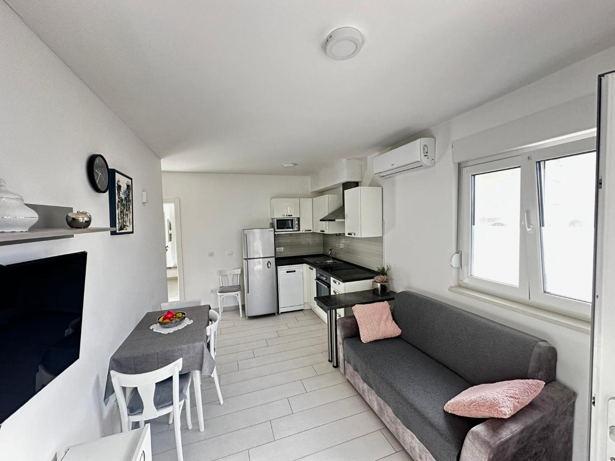 Apartments Danica Промайна Екстер'єр фото