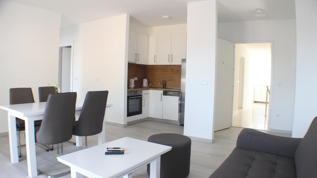 Apartments Danica Промайна Екстер'єр фото